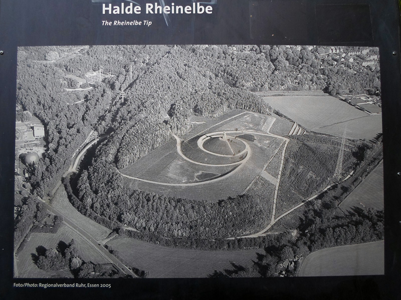The Himmelstreppe (Stairway to Heaven) is located in Gelsenkirchen (North Rhine-Westphalia, Germany).

Detail of the information panel No. 1 with an overview on the Rheinelbe tip.

© Platta 2015
