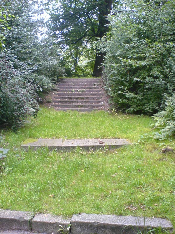 Grabhuegel Fuhlsbuettel - The steps to the top.