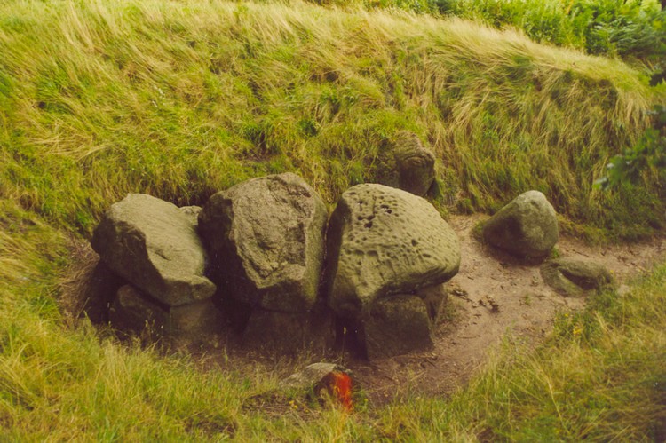 Bunsoh Megalithgrab mit Schalenstein