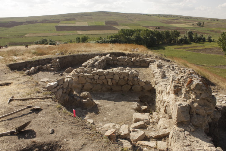 Excavations at Çadır Höyük.