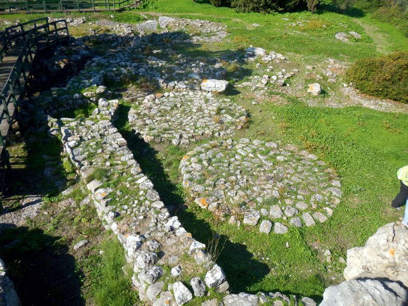 This settlement is still in very good conditions. The round stone structures are the remains of paved floors of the houses.
