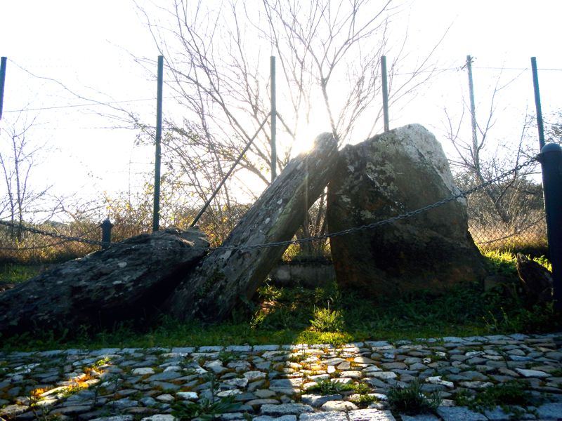 Front view of the monument.
