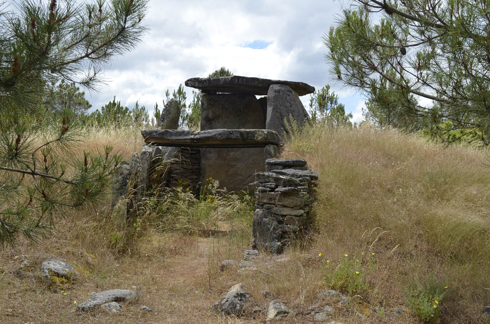 Burial chamber (dolmen)  in Viseu Portugal.
Areita Dolmen, June 2019.