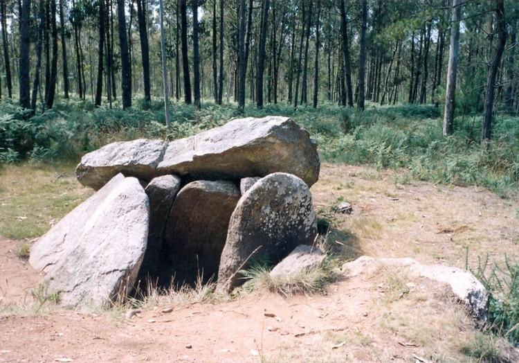 Dolmen Pedra da Arca, known also as O Oratorio. It's dated for 3500 - 2700 BC (photo taken on June 2006).
