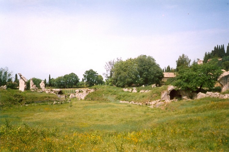 Ruins of the amphitheatre of ancient Hispellum (photo taken on May 2002).