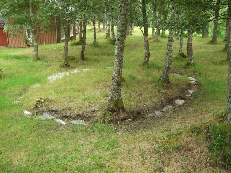 One of the burials marked with stone rings 