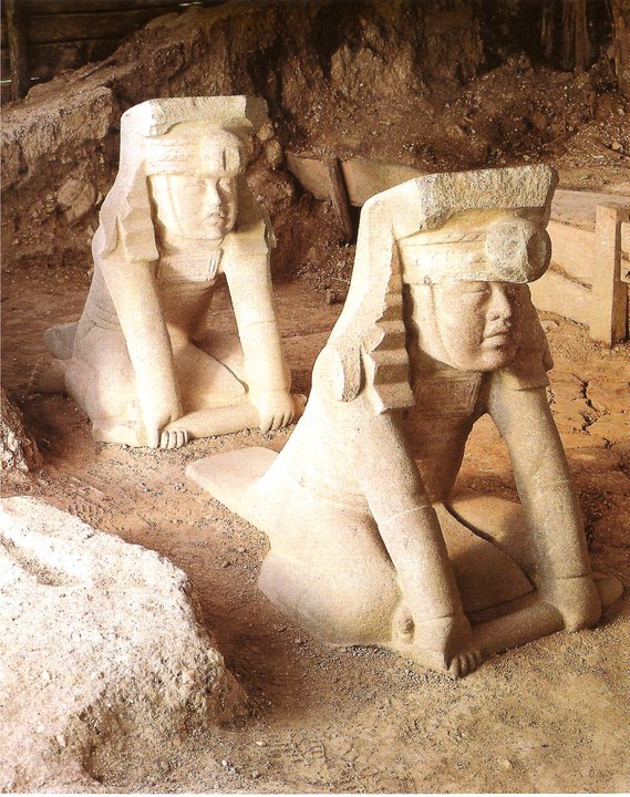 Photo of Twins discovered at El Azuzul, Veracruz, Mexico, now on exhibit at the Museo de Antropologia, Xalapa, Mexico.  These sculptures are considered to be as 