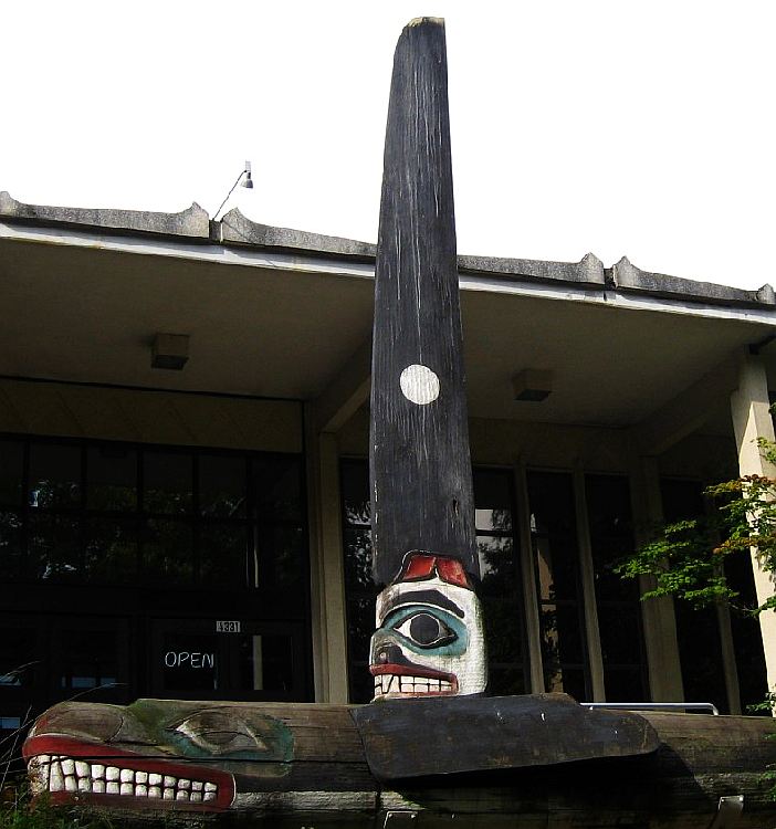 Another carving outside the Burke Museum. Unfortunately photography inside the museum is forbidden.
If you visit Seattle, you can find examples of Salish carvings, including what we know as totem poles, in various spots around the city. Seattle is proud of its indigenous heritage to an extent we don't see in the eastern U.S.