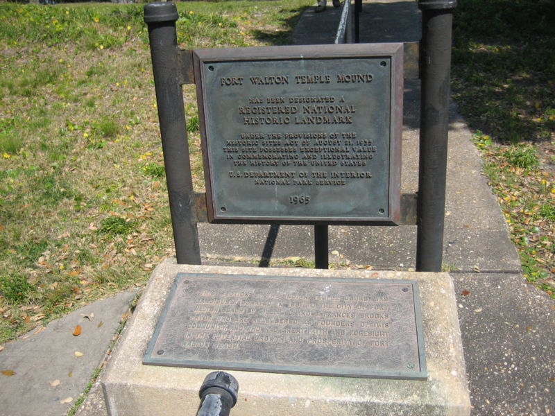 Fort Walton Mound informational plaque.  Wiki: (Infrogmation). 