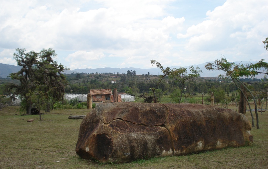 El Infiernito is composed of several earthworks surrounding a setting of upright standing stones, there are also several burial mounds.

Image copyright: Christoph Schneider 

Site in  Colombia

