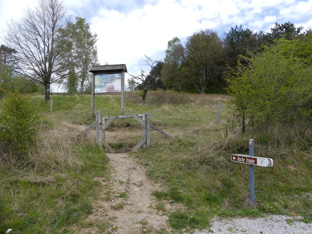 Signpost along road N.99 at (50.0647, 4.5602), and information board.  From here, count 150 m uphill to the 