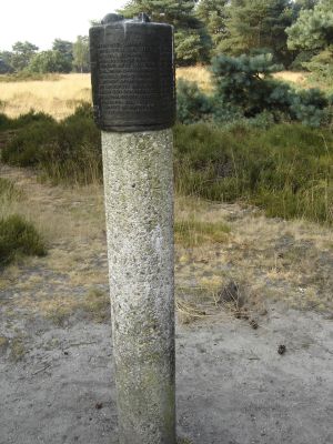 These posts give information about the mounds in Weert, Holland. This is the translation:

In this part of the urn-moor many mounds are kept. Here are more than 130 mounds in an area of over 2 hectares, varying in different sizes and shapes.
The largest mound has a diameter of 20 metres and is over 2 metres in height. The smallest mound is barely 6 metres in diameter and 40 centimetres high.

