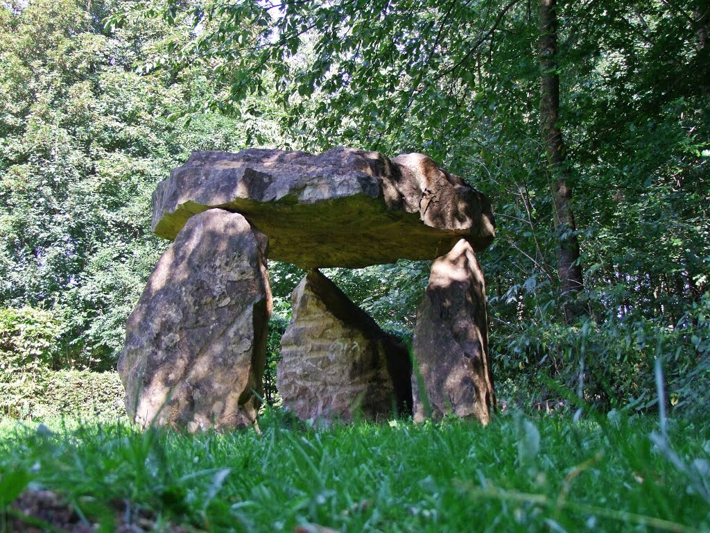 Close-up on the dolmen.  August 2016.

