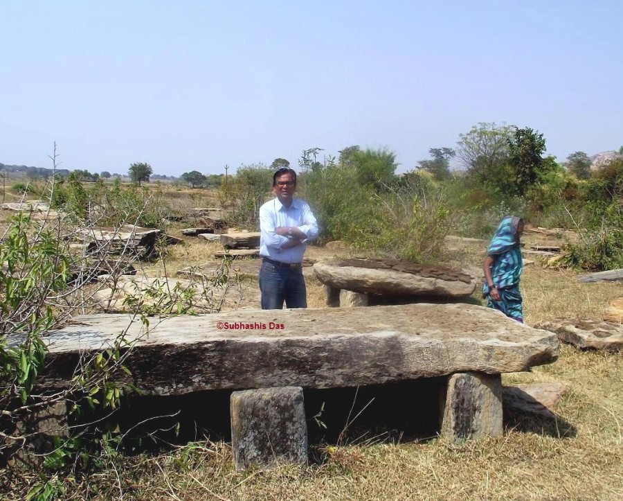 The author Subhashis Das alongside a sasandiri dolmen with a large capstone.

Image copyright Subhashis Das

Site in India

