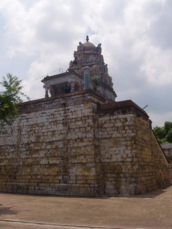 Pennadam, Shri Sudarkozhundeesar temple. Subsidiary shrine on artificial hill, dedicated to Shiva as Shri Javanteeswarar.

