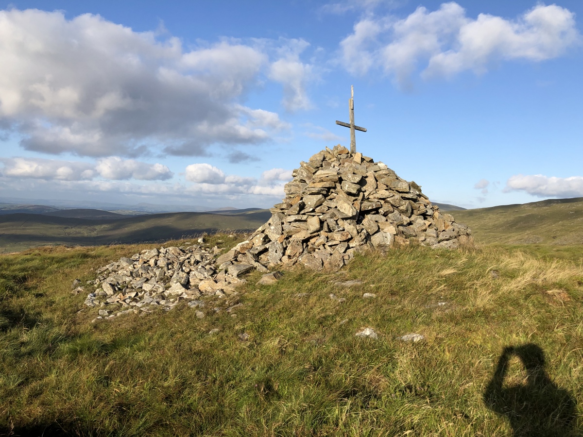 From this angle, it is clear to see what the original shape of the cairn would have been. It would have been much wider and more circular than the modern arrangement.