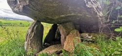 An Bhéillic wedge tomb - PID:228614