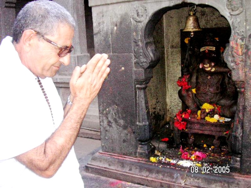 Nashik- Kumbh Mela city

Me (moti) giving  respect to lord Ganesha ( son of Lord Shiva & Goddess Parvati ) the remover of obstacles 