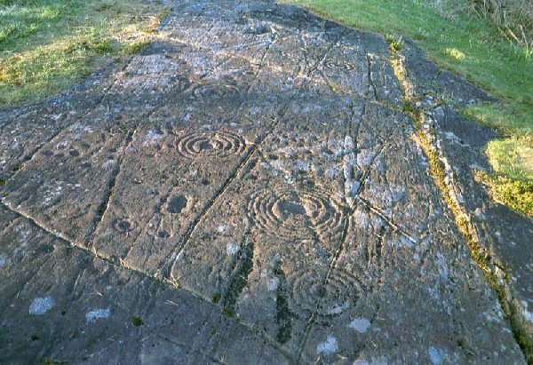 Achnabreck, Strathclyde  NR 8556 9070 
Located 2.5 km NW of Lochgilphead, with signposted public access 

Overview of the upper-panel with the 'horned spiral' in the background. There is an obvious time-gap between the making of the motifs; one is much fainter than the other. 
