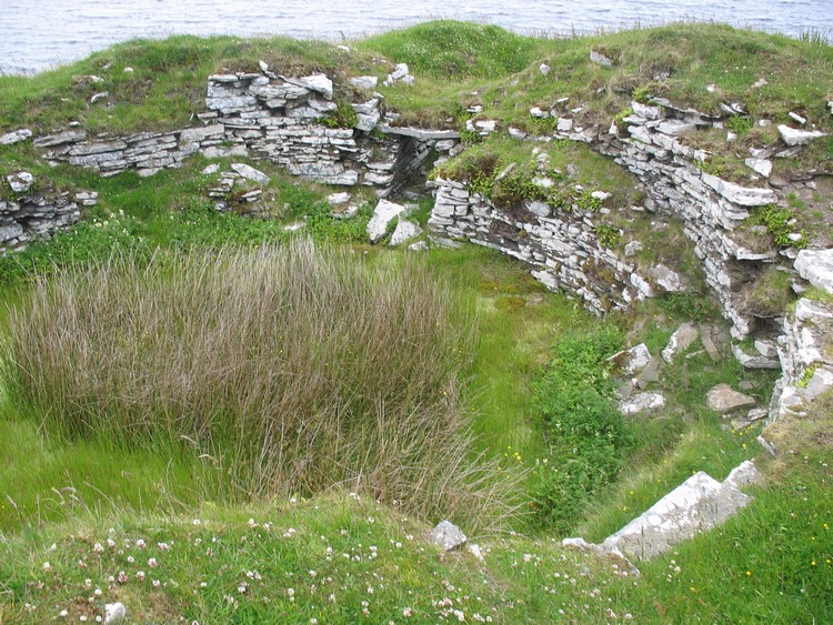 Interior of the broch is filled with water - view from the west (photo taken on July 2011).