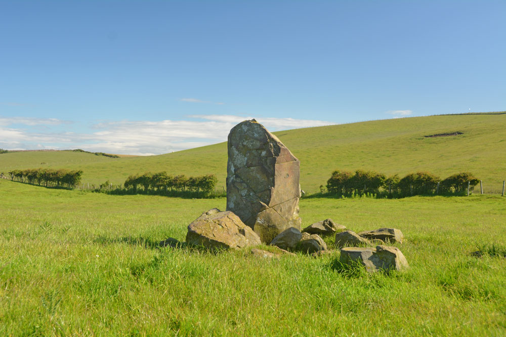 Standing just SW of the stone, looking roughly NE, showing the collection of field clearance stones. We did wonder if this stone had been taller at some point in its past and one or two of the pieces had been broken off. 