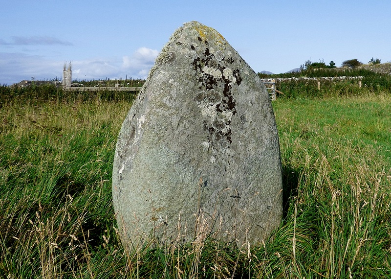 The standing stone with Paps of Jura at the limit of visibility. Geophysical work by Time Team suggested that this stone may have formed part of a stone row aligned on the Paps of Jura.