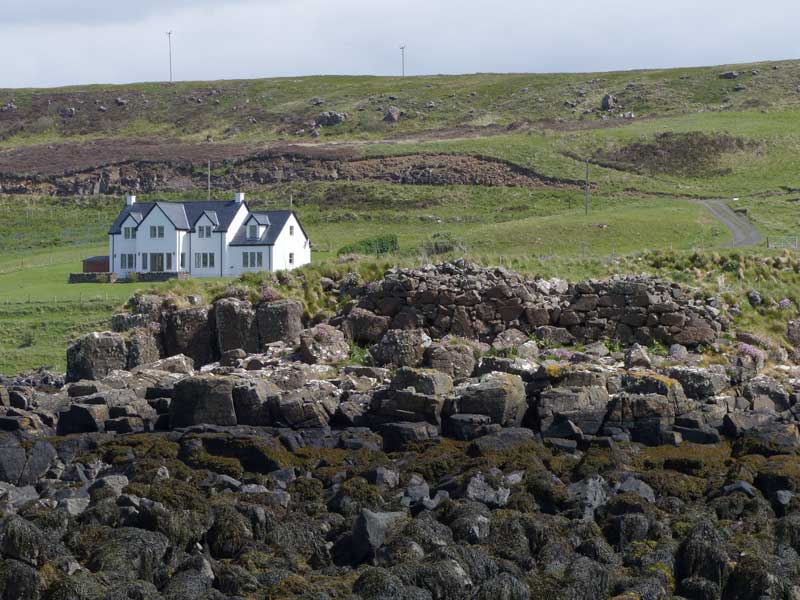 Walling blocks at the north-west of Dun Maraig.