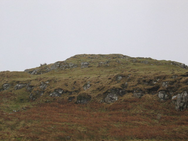 Defensive position above Caroy with the remains of a broch.