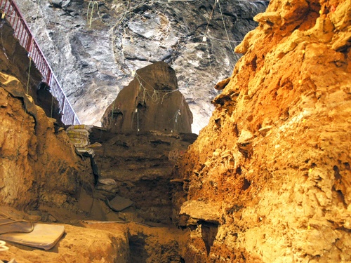 View from the excavated area towards the entrance of Wonderwerk Cave 

Credit: R. Yates

Site in South Africa

