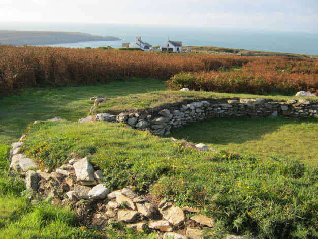 The farmsteads would have enjoyed fine views towards the coast from where sea food was obtained.  They also ploughed the land and grew cereals.  September 2010.