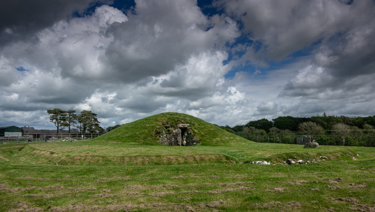 Bryn Celli Ddu looking towards the replica carved standing stone.