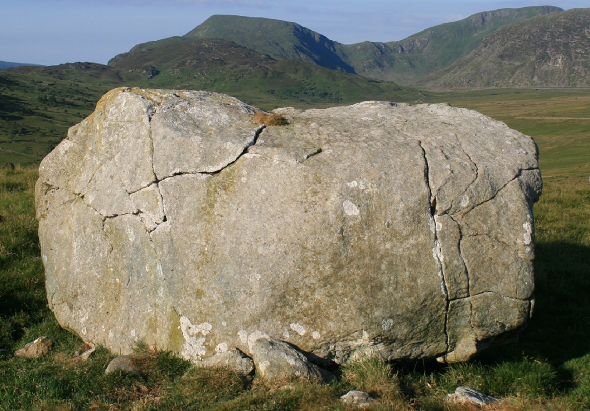 The big stone, stone 2, with becairned Pen Llithrig y Wrach beyond.