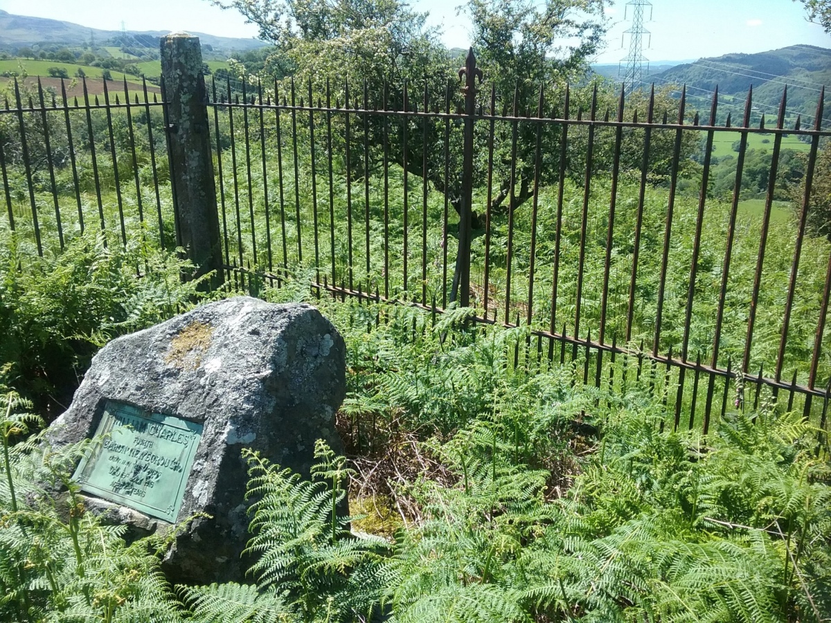 The capstone with its plaque. 