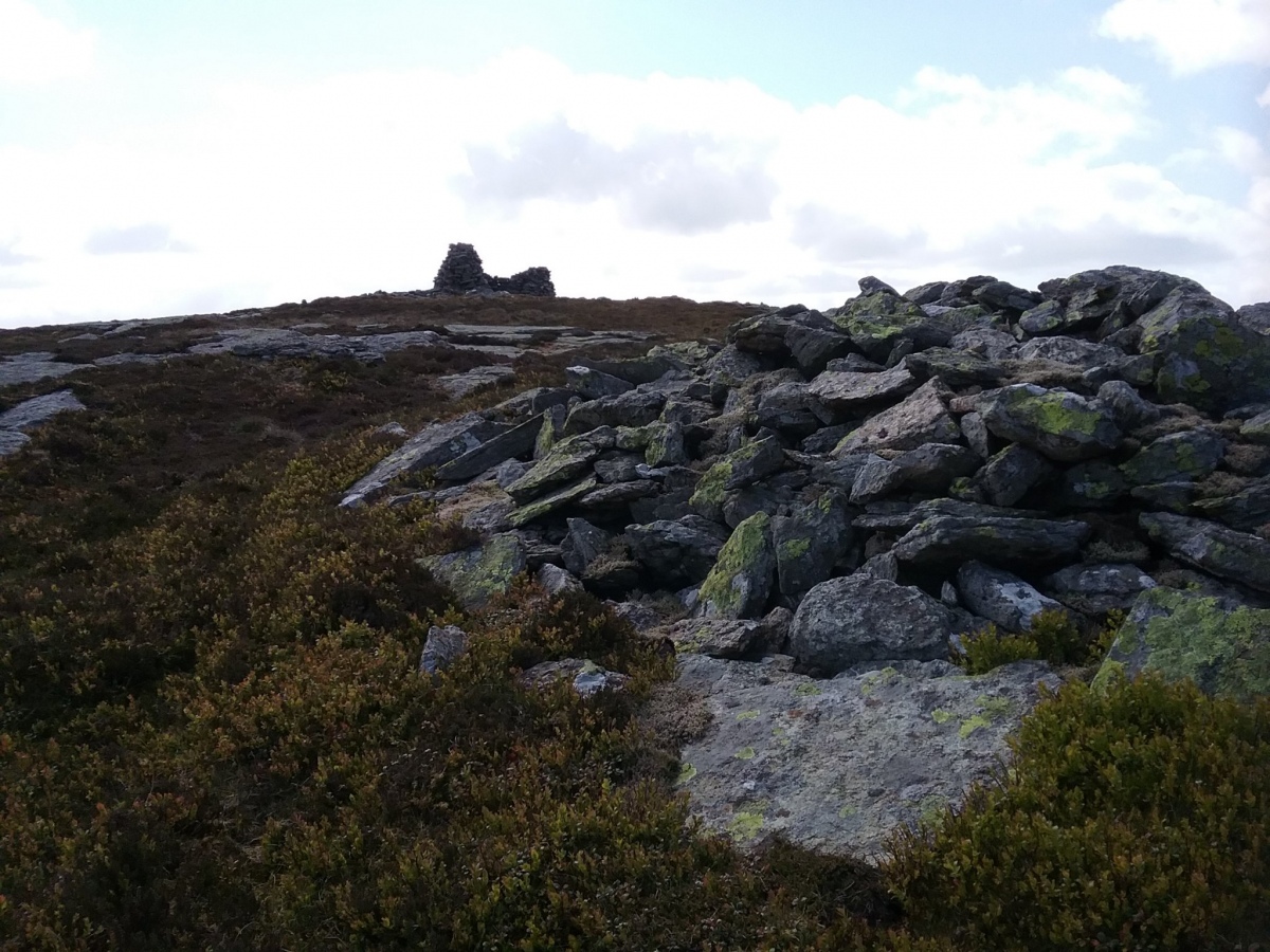 View from the eastern side of the cairn with the summit shelter about 40m away. 