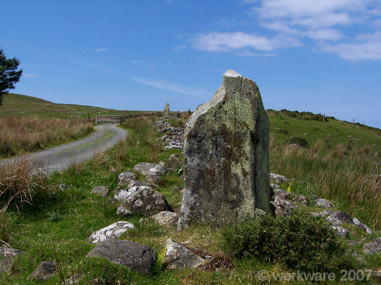 This is looking West along Fford Ddu.
Starting from Llwyngwril travelling NE, on the journey to see the Row I managed to view the Stones at Gwastadgeod, Waun Oer Stone Row, Carreg y Big, Planwydd Helyg Standing Stone, Rhos Hafotty Standing Stones & take in the glourious view of Cadair Idris from Llyn Gregennan.