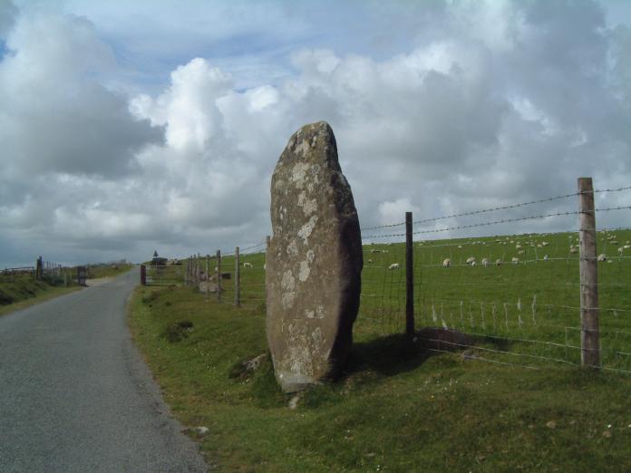 SN 0382 3650
A 6'6" high menhir which tapers to a point.