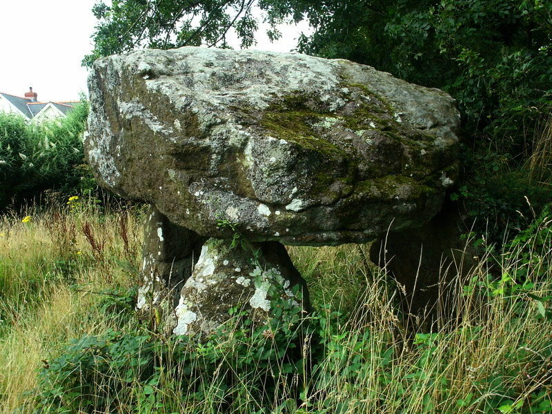 The totally lovely Hanging Stone burial chamber.