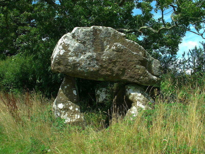 The marvelous Hanging Stone burial chamber.