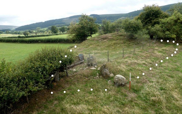 View from above and north west. The edge of the mound is highlighted with white circles (Scale 1m).