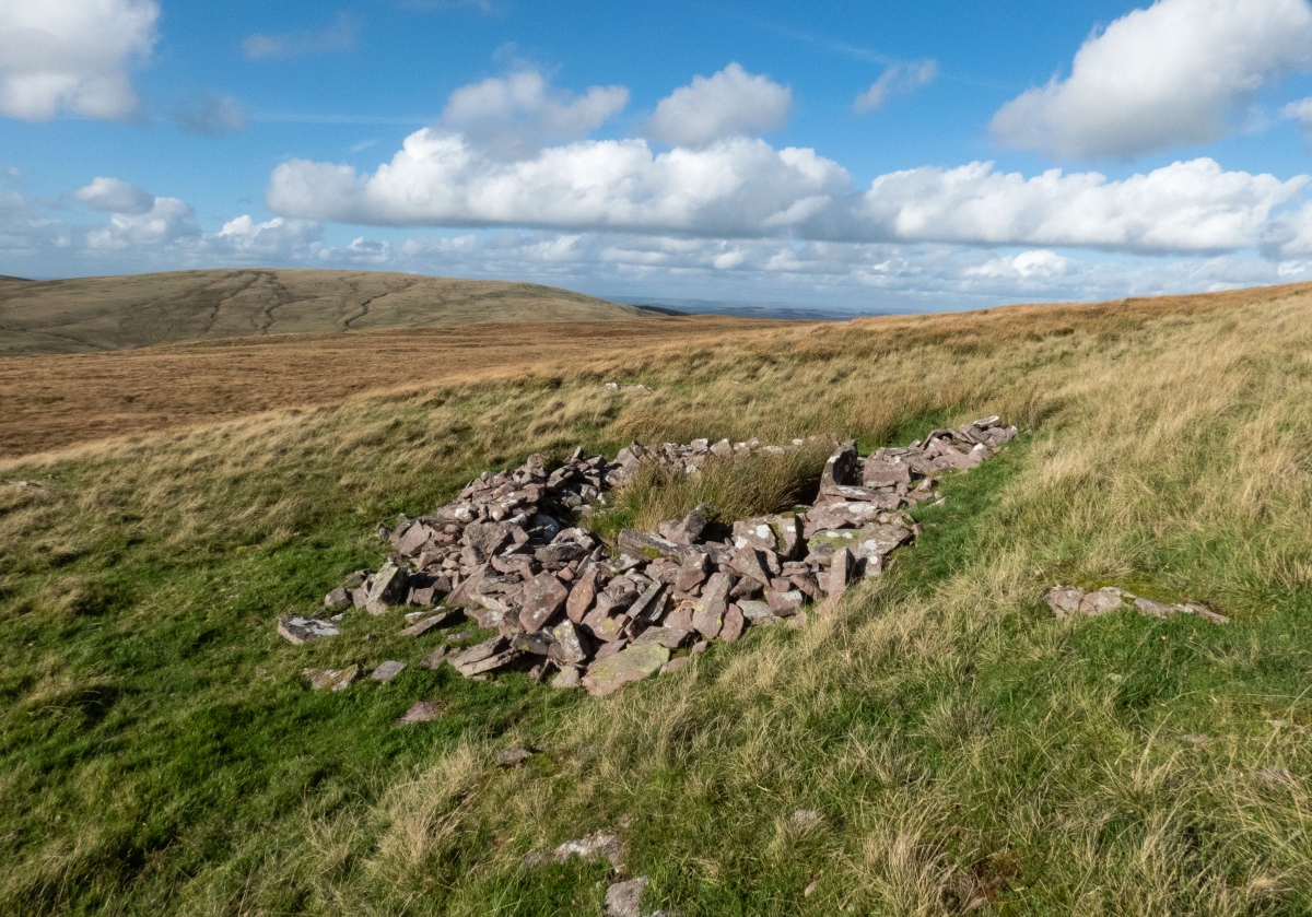 Western cairn, looking North, towards Moel Feity and beyond is the Epynt Army firing ranges.